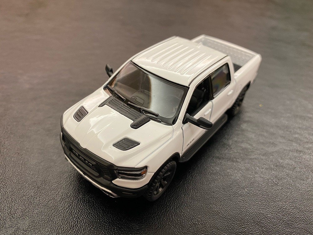 MASINUTA METALICA RAM 1500 13CM SCARA 1 LA 46 [4]