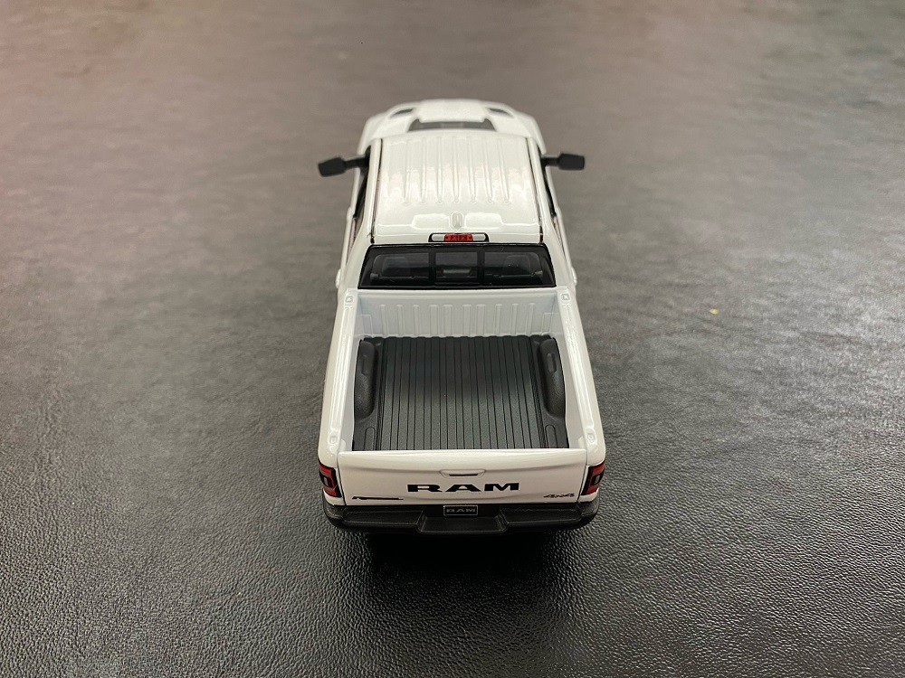 MASINUTA METALICA RAM 1500 13CM SCARA 1 LA 46 [8]