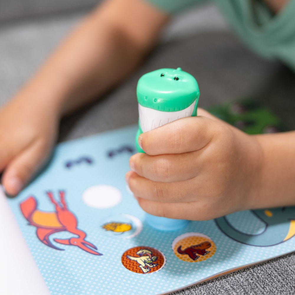 MELISSA AND DOUG SET DE JOACA AUTOCOLANTE SI STAMPILA REINCARCABILA DINOZAUR [8]