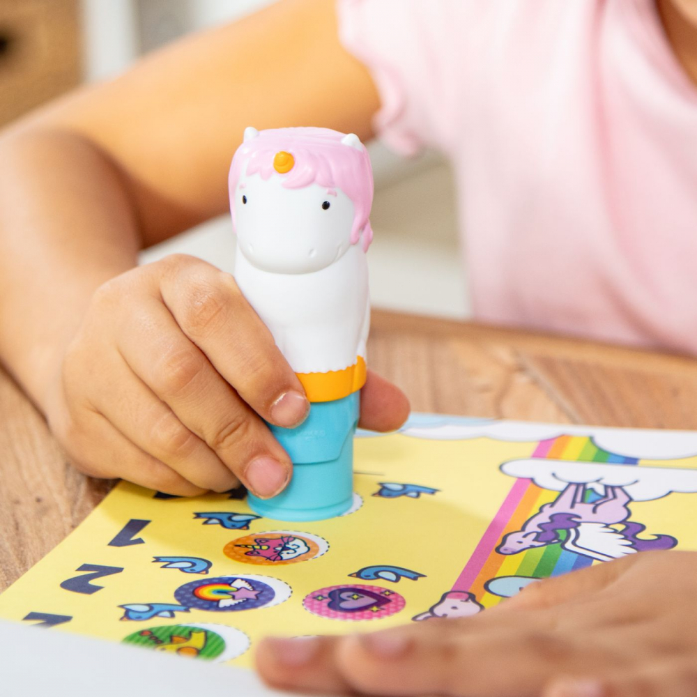 MELISSA AND DOUG SET DE JOACA AUTOCOLANTE SI STAMPILA REINCARCABILA UNICORN [6]