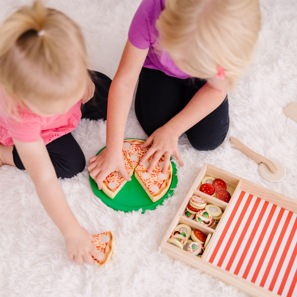 MELISSA AND DOUG SET DE JOACA DIN LEMN PETRECERE CU PIZZA [6]