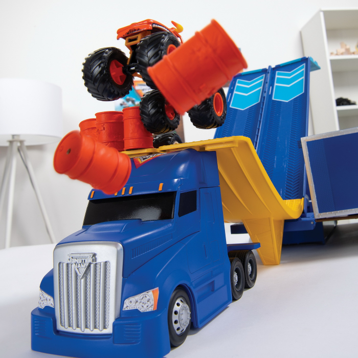 Monster Jam Set de Joacă Camionul Convertibil în Arenă  [5]