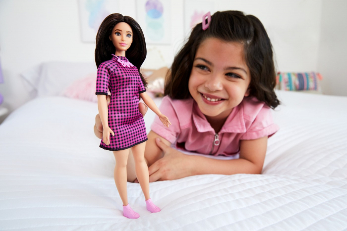 Barbie Fashionista Satena cu Rochie Mov  [3]