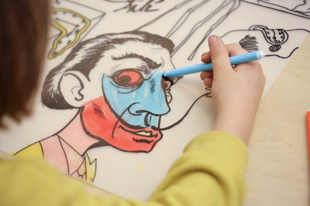 Plansa reutilizabila cu desene de colorat, model Dali,30x40 cm [2]