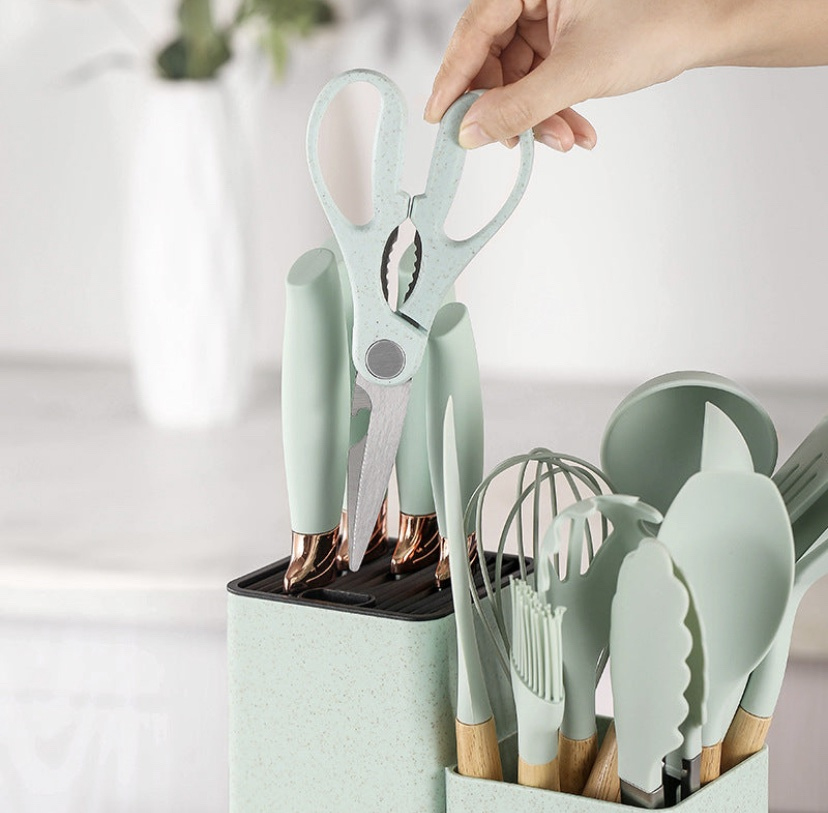 Set 17 ustensile de gatit din silicon cu maner rezistent din bambus, suport si tocator, verde menta [3]