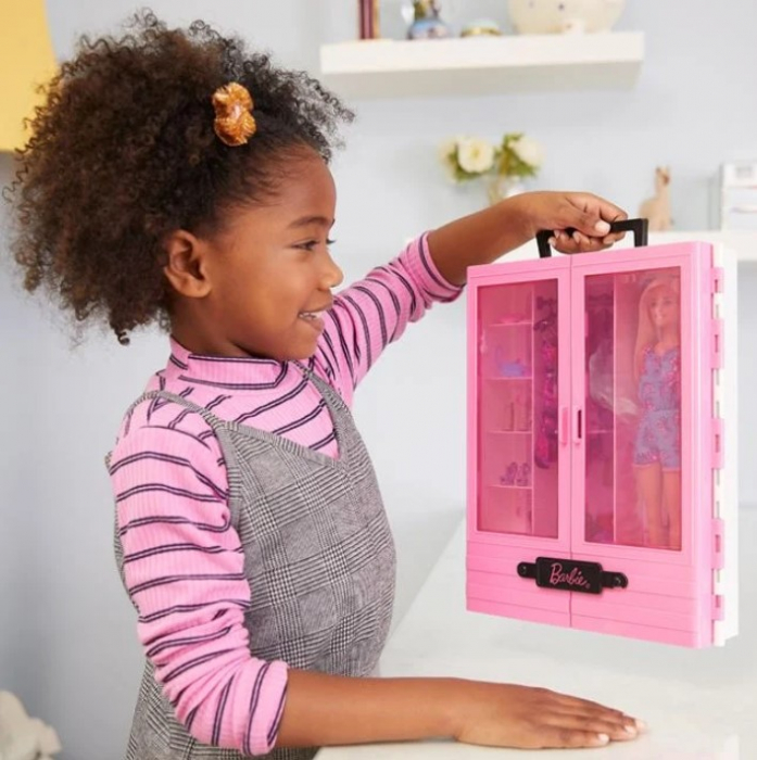Set de joaca Papusa Barbie cu noua garderoba [4]