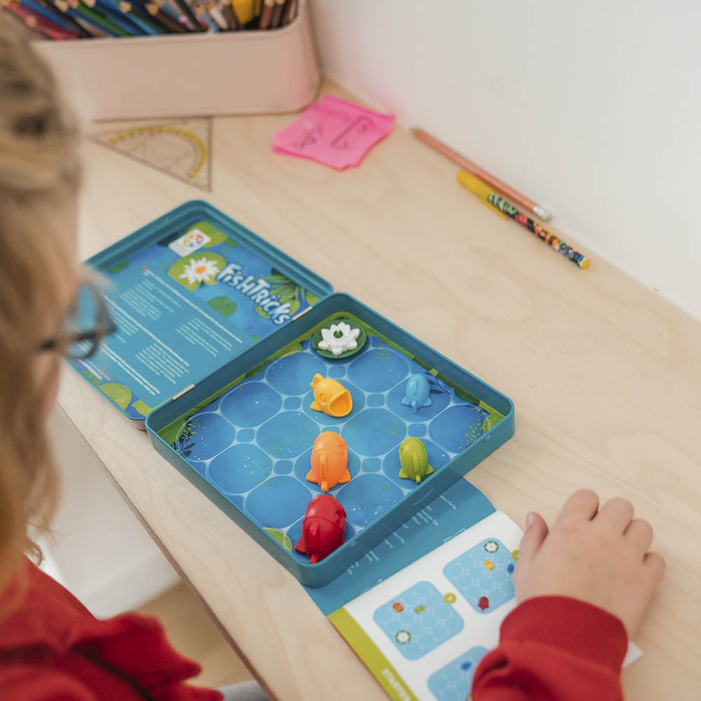 FishTricks, joc de logică cu 48 de provocări, 5+ ani, ediție internațională Smart Games [5]