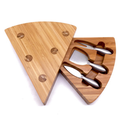 Articole Bucatarie - Platou servire din bambus in forma de felie de pizza cu 3 accesorii
