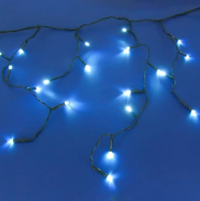 Instalatie de Craciun cu 100 de becuri LED [1]