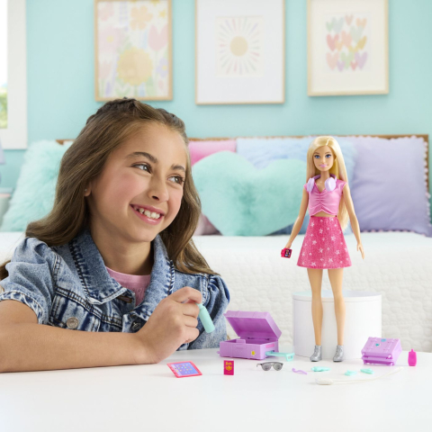 BARBIE FAMILY AND FRIENDS SET DE CALATORIE [2]