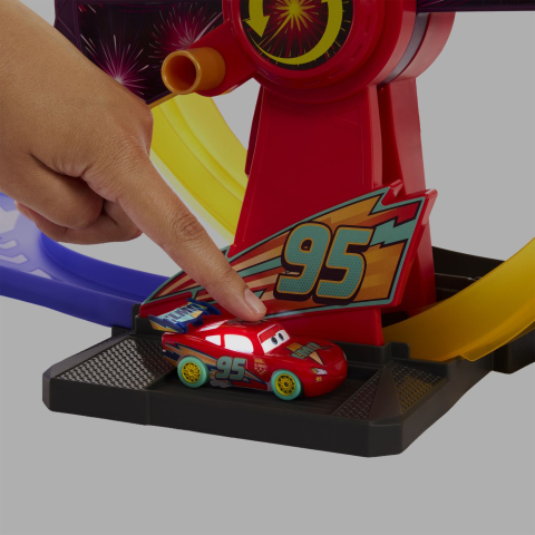 CARS PISTA DE CURSE CELEBRATION RACEWAY FULGER MCQUEEN CU 1 MASINUTA INCLUSA [6]