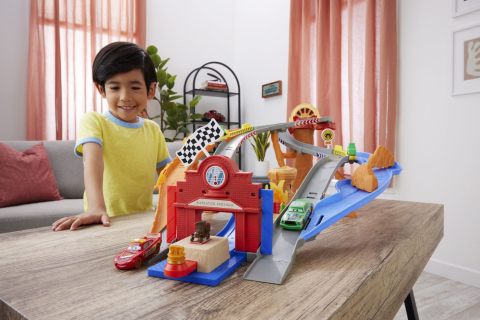 CARS RACE AND RESCUE SET DE JOACA CURCUIT DE SALVARE SI 3 MASINUTE METALICE [4]