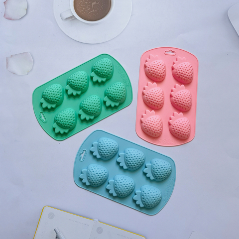 Forma din silicon pentru bomboane, forma capsuna, 6 alveole,diverse culori,19x11x1.5 cm [1]