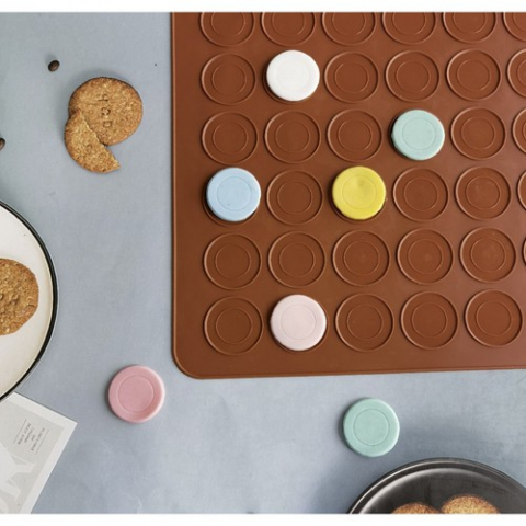 Forma din silicon pentru macarons, 2 dimensiuni, 48 orificii, 38,5 x 28,5 x 0,3 cm, maro [8]