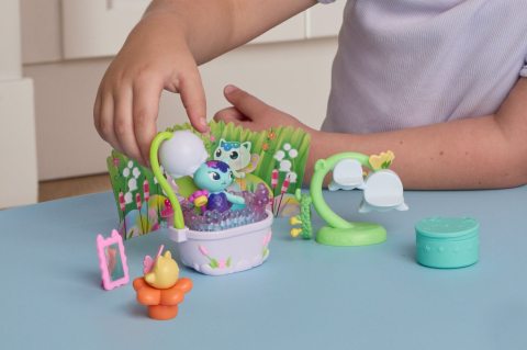 GABBYS DOLLHOUSE FAIRYLANDIA SET DE JOACA BAIA MAGICA A PISICII MERCAT CU FIGURINE SI ACCESORII [5]