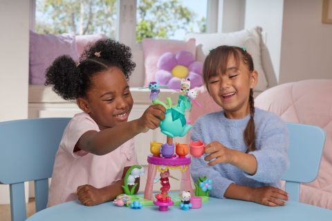 GABBYS DOLLHOUSE FAIRYLANDIA SET DE JOACA PETRECERE CU CEAI CU FIGURINE SI ACCESORII [6]