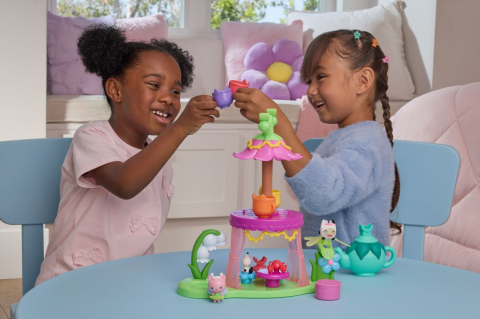 GABBYS DOLLHOUSE FAIRYLANDIA SET DE JOACA PETRECERE CU CEAI CU FIGURINE SI ACCESORII [5]