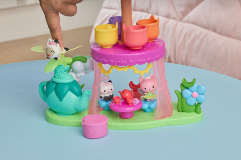 GABBYS DOLLHOUSE FAIRYLANDIA SET DE JOACA PETRECERE CU CEAI CU FIGURINE SI ACCESORII [7]