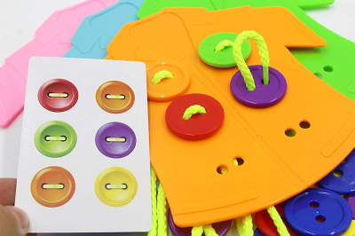 Joc din lemn cu nasturi si camasa [2]