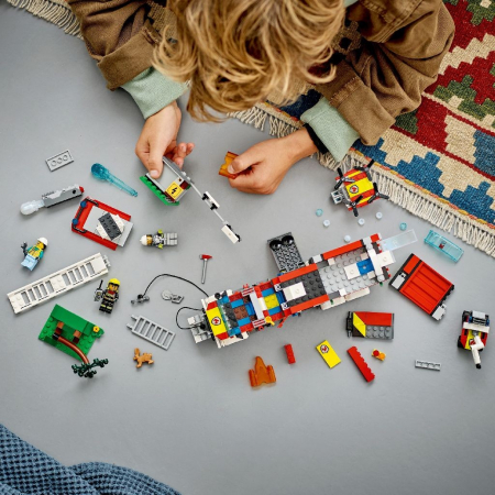 LEGO City Mașina Unității de Pompieri 60374  [3]