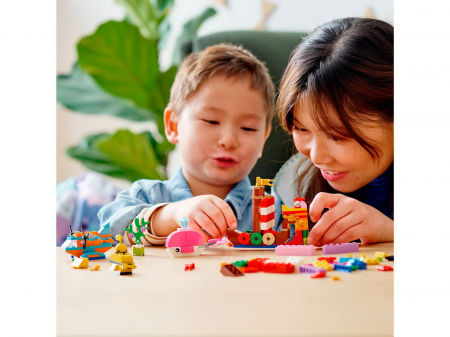 LEGO Classic Distracția Creativă în Ocean 11018 [2]