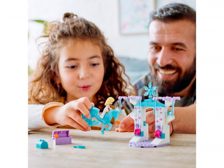 LEGO Disney Princess Elsa și Grajdul de Gheață a lui Nokk 43209 [2]