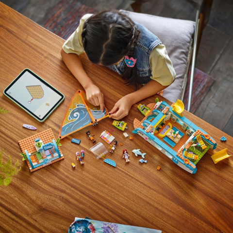 LEGO FRIENDS CALATORIA AVENTUROASA CU BARCA 42664 [2]