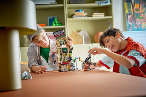 LEGO MARVEL OMUL PAIANJEN VS MYSTERIO DAILY BUGLE 76342 [5]