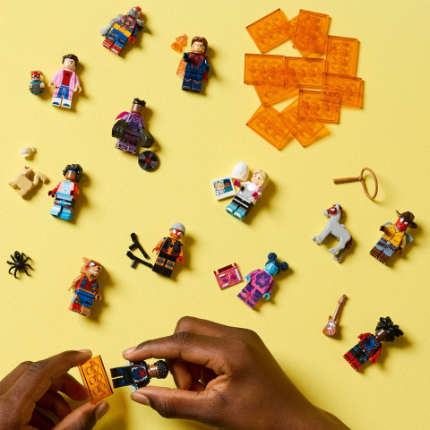 LEGO MINIFIGURINE OMUL PAIANJEN PRIN LUMEA PAIANJENULUI 71050 [3]