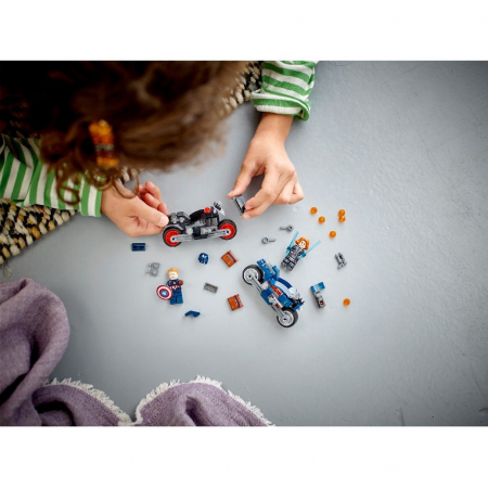 LEGO Super Heroes Motocicletele lui Black Widow si Captain America 76260 [3]