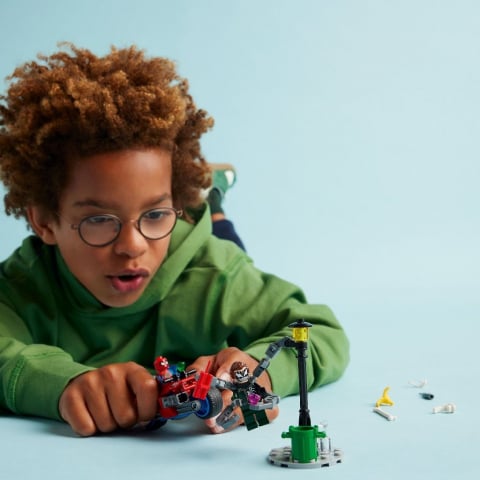 Lego Super Heroes Urmarire Pe Motocicleta Omul Paianjen Vs Doc Ock 76275 [3]