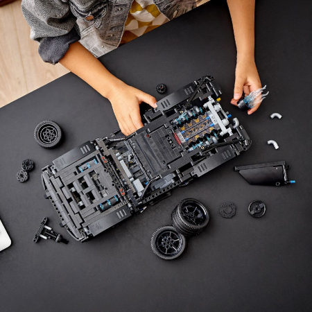 LEGO TECHNIC BATMOBILE 42127  [2]