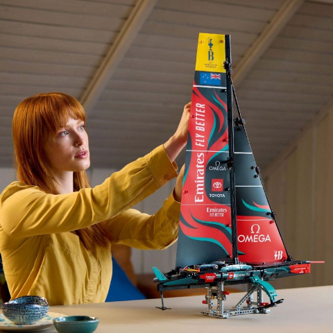 LEGO TECHNIC IAHTUL EMIRATES TEAM NEW ZEALAND AC75 42174 [2]