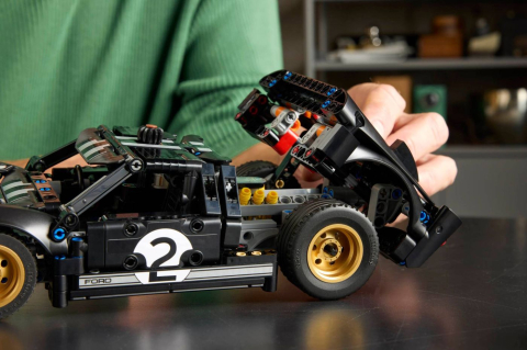 LEGO TECHNIC MASINA DE CURSE 1966 FORD GT40 MKII 42223 [6]