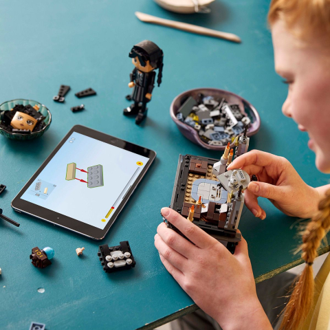 LEGO WEDNESDAY FIGURINA WEDNESDAY ADDAMS 76780 [4]