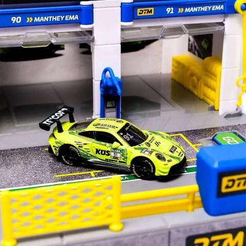 MAJORETTE SET MOTORSPORT DTM CU MASINUTA INCLUSA PORSCHE 911 GT3 R SCARA 1 LA 64 [4]