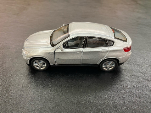 MASINUTA METALICA BMW X6 13CM SCARA 1 LA 38 [4]