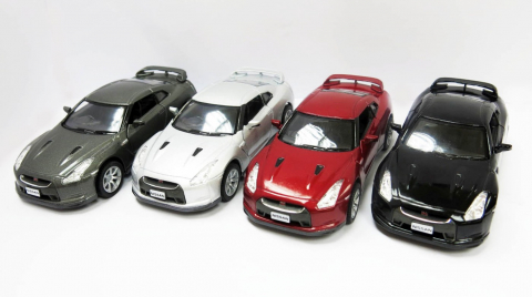 MASINUTA METALICA NISSAN GT R 13CM SCARA 1 LA 36 [1]