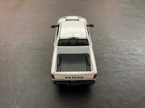 MASINUTA METALICA RAM 1500 13CM SCARA 1 LA 46 [7]