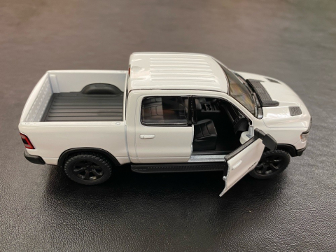 MASINUTA METALICA RAM 1500 13CM SCARA 1 LA 46 [4]