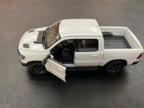 MASINUTA METALICA RAM 1500 13CM SCARA 1 LA 46 [8]