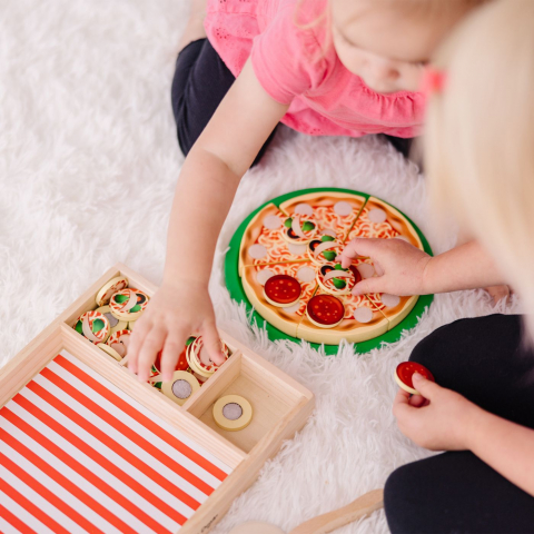 MELISSA AND DOUG SET DE JOACA DIN LEMN PETRECERE CU PIZZA [3]