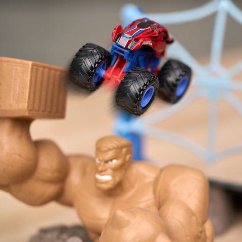 MONSTER JAM MARVEL SET UIMITORUL SPIDER MAN BATALIA DIN ORASUL OMULUI NISIP [7]