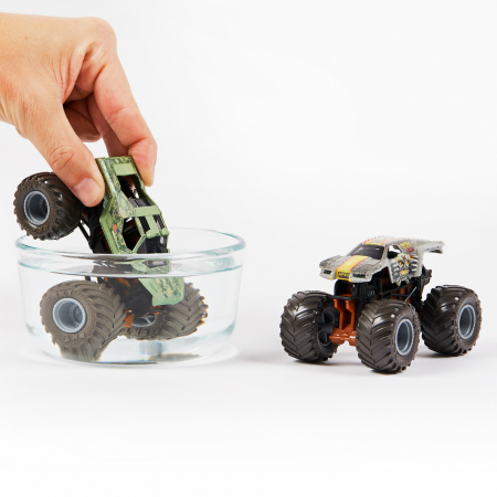 Monster jam set 2 masinute soldier fortune si max-d color change [3]