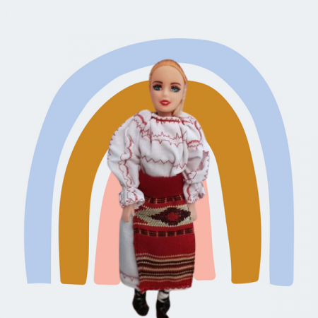 Papusa imbracata in haine traditionale [1]