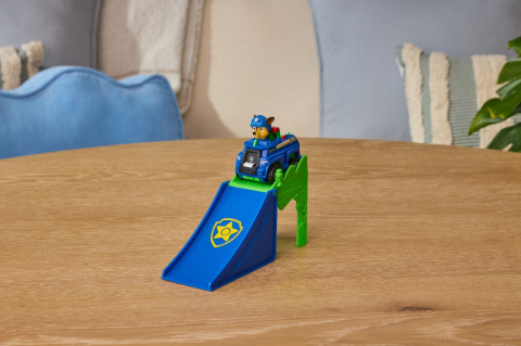 PATRULA CATELUSILOR FILMUL CU DINOZAURI SET VEHICUL CU RAMPA SI FIGURINA CHASE [4]