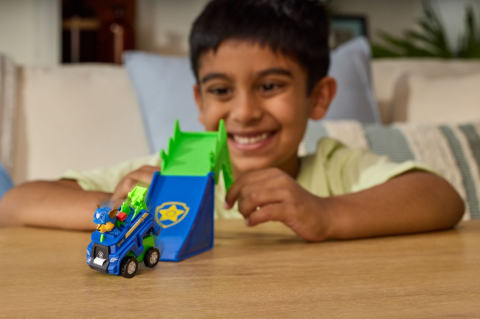 PATRULA CATELUSILOR FILMUL CU DINOZAURI SET VEHICUL CU RAMPA SI FIGURINA CHASE [2]
