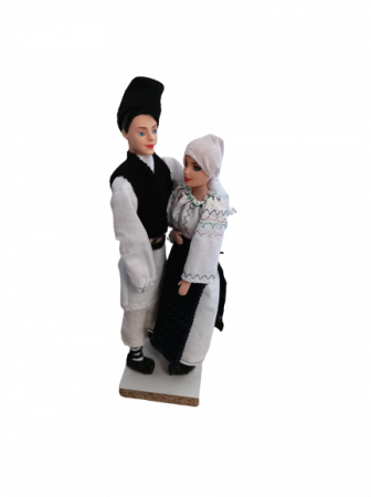 Set 2 papusi imbracate in haine traditionale [1]