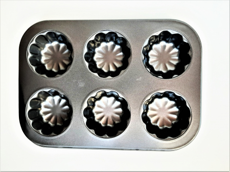 Articole Bucatarie - Tava pentru briose cu 6 compartimente, model floare,26.5x18.5 cm