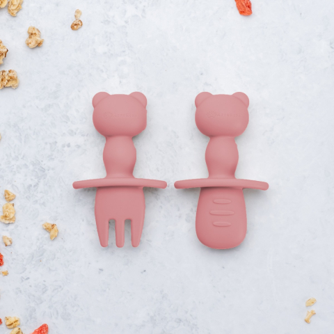 Articole bebelusi pentru diversificare - Set Tacamuri din silicon, AppeKids, The Little Bear - Old Rose